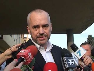 POLITIKA NGUSHELLON PRESIDENTI BAMIR TOPI DHE EDI RAMA NE SPITALIN USHTARAK LAJM