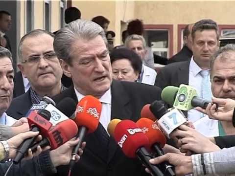 BERISHA TE USHTARAKU VIZITON TE PLAGOSURIT, GARANTON MJEKIM JASHTE VENDIT LAJM