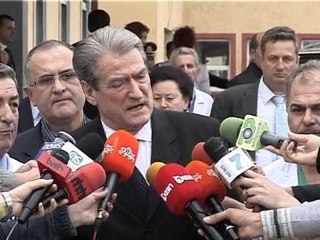 BERISHA TE USHTARAKU VIZITON TE PLAGOSURIT, GARANTON MJEKIM JASHTE VENDIT LAJM