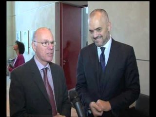 RAMA NE GJERMANI TAKON KREUN E BUNDESTAGUT DHE SHEFIN E OPOZITES LAJM