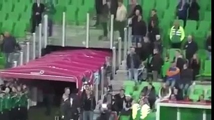 Fail׃ guy run from marriage proposal before FC Groningen vs ADO Den Haag