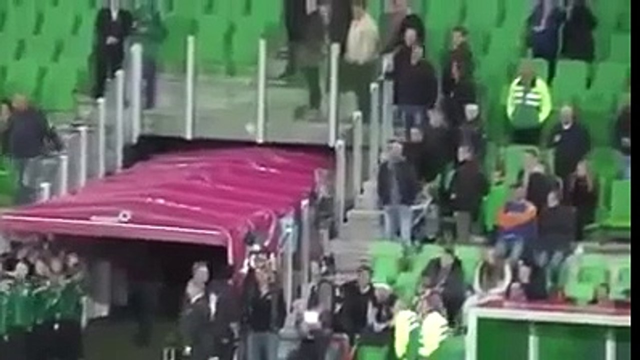 Fail׃ guy run from marriage proposal before FC Groningen vs ADO Den Haag