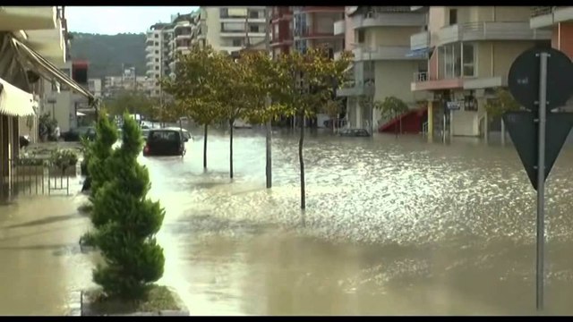 SHENOHET VIKTIMA E PARE NGA PERMBYTJET NE VLORE,LUAN QARRI U RREMBYE NGA UJI NE RADHIME LAJM