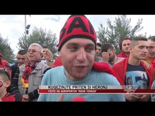 Kuqezinjtë priten si heronj - News, Lajme - Vizion Plus