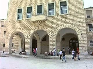 SHPERTHEN REKTORI KULE AKUZAT NDAJ MEJE LIDHEN ME GODINEN E GJUHEVE TE HUAJA LAJM