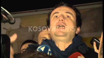 LIROHET PAS PERLESHJEVE ME POLICINE ALBIN KURTI E QUAN POLITIK ARRESTIMIN LAJM