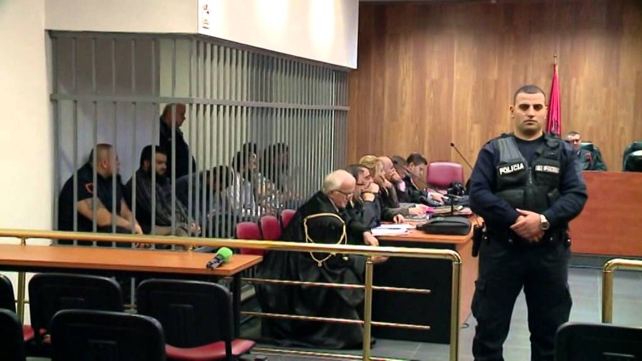 TENSION I LARTE NE PROCESIN E “XHIHADISTEVE” KERCENOHET GJYQTARJA NGA TE PANDEHURIT LAJM