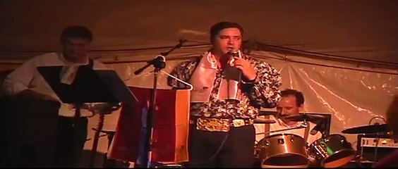 EP Express sings 'Sweet Caroline' at Elvis Week 2006 (video)