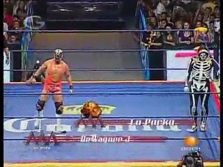 04 Dr. Wagner Jr. & La Parka vs. Los Maniacos