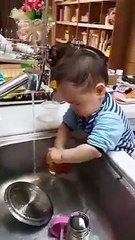 Mira Edislen Ceballos, un niño Montessori!!!!, agarrate Eddie por que tú mami ya se esta preparando con los materiales!!! no tienes que pagar escuela gracias a Dios la formación y el titulo lo tengo!!