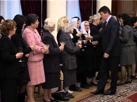 DEKOROHET SHOSHORI PRESIDENTI NDERON NJERIUN QE AKUZOI SALI BERISHEN LAJM