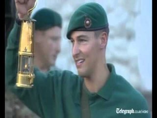 FLAKA OLIMPIKE SPEKTAKEL NE LONDER FLAKA VJEN ME HELIKOPTER LAJM