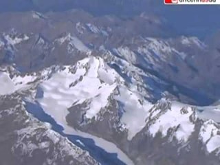 PANIK NE AVION ULJE E DETYRUAR NE BARI E NJE AVIONI LINJE ZVICERAN LAJM