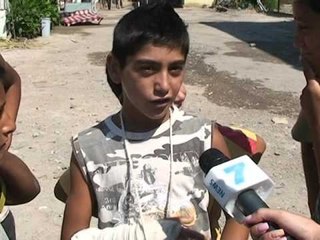 AVOKATI I POPULLIT MBESHTET KOMUNITETIN ROM QE KA KONFLIKT ME BASHKINE LAJM