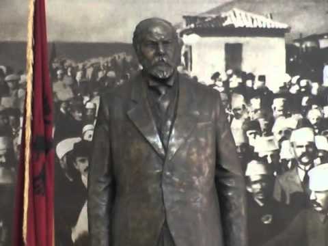 MUZEU HISTORIK FIGURA E ENVER HOXHES MBETET TERHEQESE PER VIZITORET LAJM