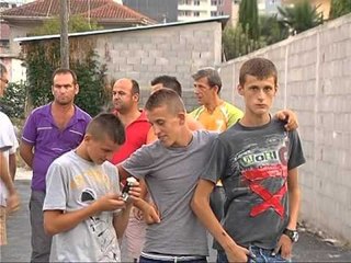 KRIMI I RRUGES NE TIRANE VRITET 37 VJEÇARJA PER NJE VARESE, PLAGOSET E MOTRA LAJM