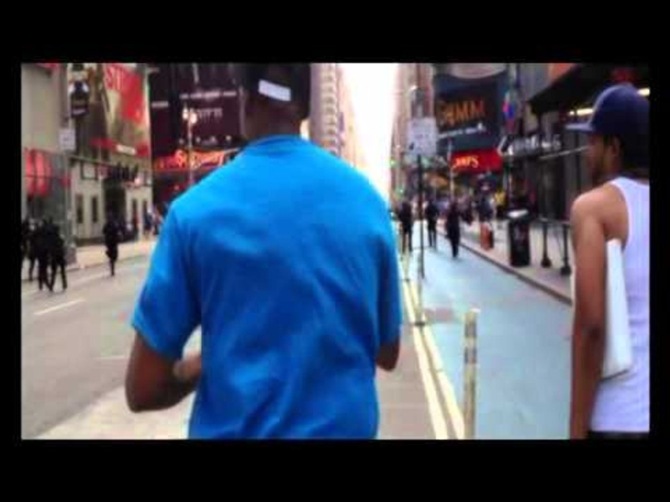 FRIKE NE NEW YORK POLICIA VRET NE “TIMES SQUARE” NJE PERSON TE ARMATOSUR LAJM