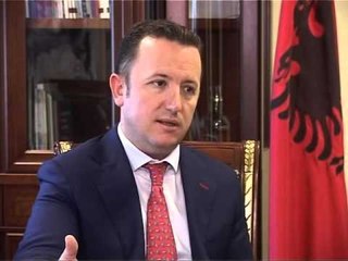 MINISTRI I DREJTESISE AMNISTI PER TE DENUARIT PER 100 VJETORIN E PAVARESISE LAJM