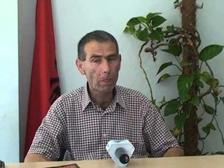 VITRINA E LIBRIT “NERONI” DHE “HITLERI” ME TE SHITURIT NE LIBRARI LAJM