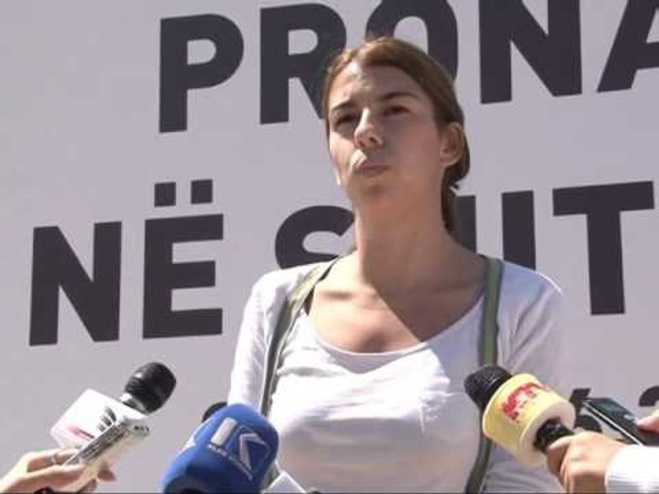 AKSIONI VETEVENDOSJES NXJERR SIMBOLIKISHT NE SHITJE VILEN E HASHIM THACIT LAJM