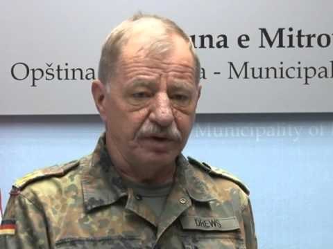 KOMANDANTI I KFOR NE VERI ZHVILLOHET TREGETI ARMESH, NJERZISH DHE DROGE LAJM