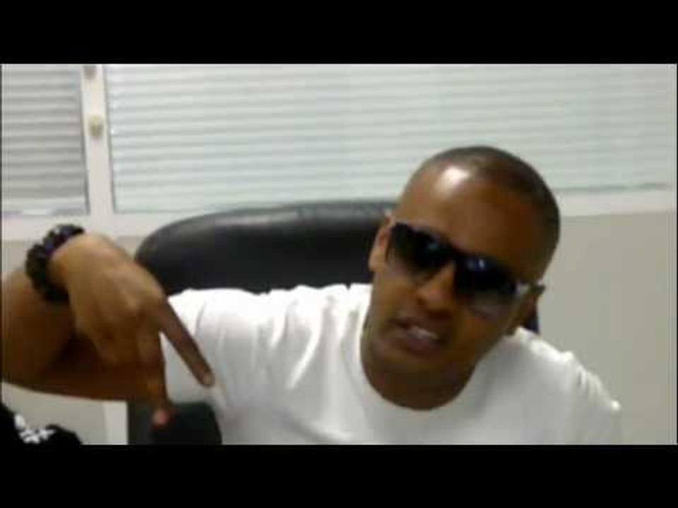 ALONZO EN SEANCE DE DEDICACES A LA CHICHA LE PHARAON A LYON LE 9 JUIN