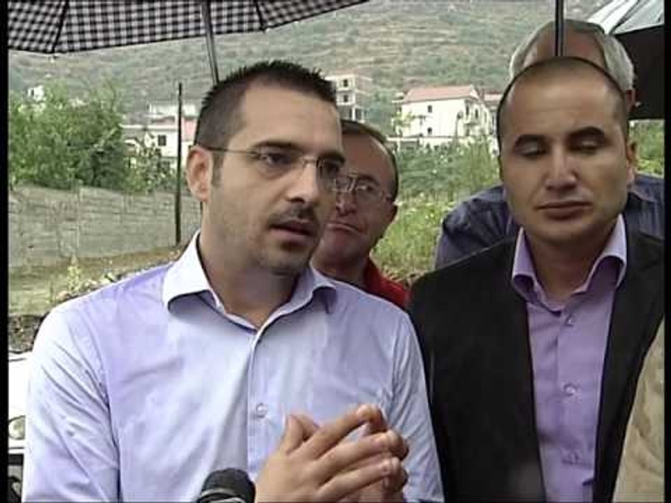 TAHIRI NE KOMBINAT DEGJON ANKESAT E BANOREVE PER NDERTIMIN E RRUGES LAJM