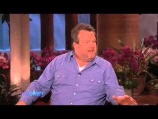 SHOWBIZ NE HOLLYWOOD TE REJAT ME TE FUNDIT NGA BOTA E ZHURMSHME E YJEVE LAJM