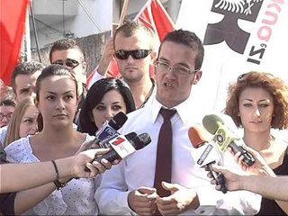 ALEANCA KUQ E ZI PER CENSUSIN BERISHA TENTOI DHE DESHTOI ME DHURATEN PER GREQINE LAJM