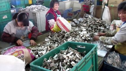 Herrajes para Muebles de Cocina - China: Bisagra de Cazoleta PREMIUM / Production 2