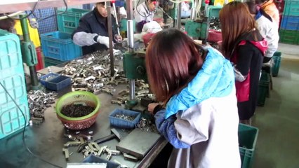 Herrajes para Muebles de Cocina- China: Bisagra de Cazoleta PREMIUM / Production 4