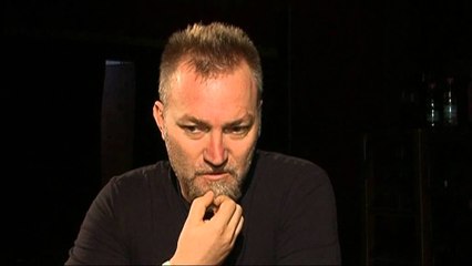 AKTORI GENT HAZIZI PROVOKON ME STAND UP KOMEDI, “PLAKO T’MAJT E JOTJA” LAJM