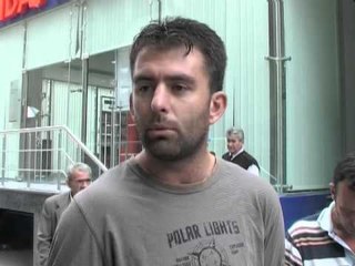 PROTESTAT NDAJ CEZ PROTESTOJNE PUNETORET E PUSHUAR NGA PUNA NE FIER LAJM