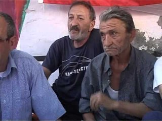 REAGIMET E NDERKOMBETAREVE AMBASADORI I SHBA DHE BE TE SHQETESUAR PER GREVISTET LAJM