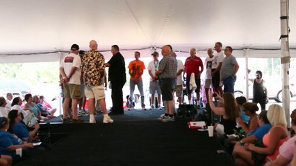 Scott Michael invites Veterans to come on stage at Elvis Week 2015