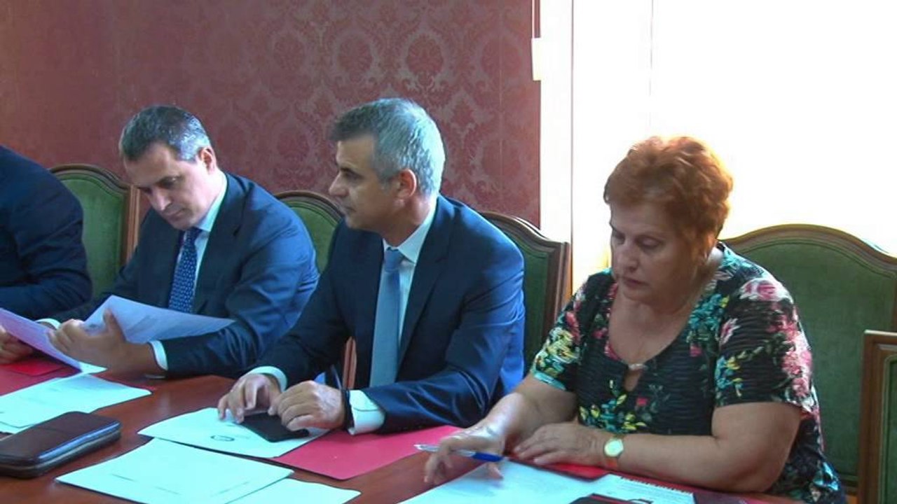 QEVERIA GATI PLAN PER REFUGJATET QE PRITET TE “MESYJNE” GJATE MUAJVE TE DIMRIT LAJM