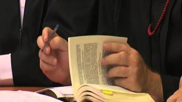 I AKUZUARI I LAZARATIT GATE MAHMUTAJ KERKON ULJE DENIMI FALE GJYKIMIT TE SHKURTUAR LAJM