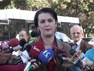 KONFLIKT ME ABONETE BASHKIA PARALAJMERON OPERATORET E TRANSPORTIT URBAN LAJM