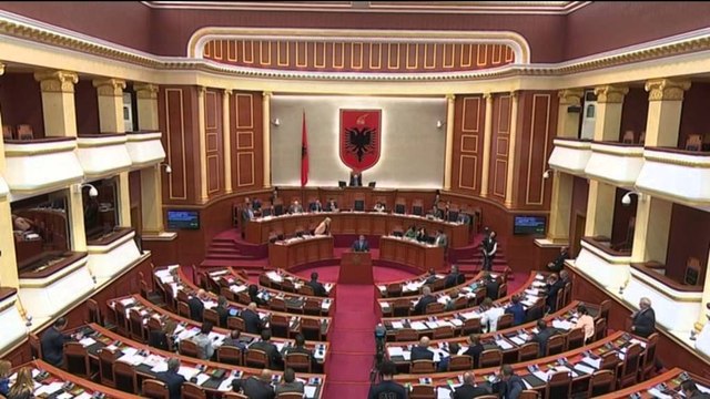 DEBATE NE KUVEND,PATOZI AKUZON QEVERINE SE KA VDEKUR,RAMA “VENDI PO RILIND” LAJM