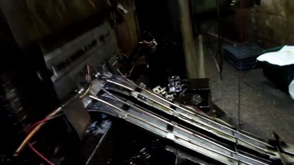 Herrajes para Muebles de Cocina - China: Bisagra de Cazoleta Cierre Lento / Production 4