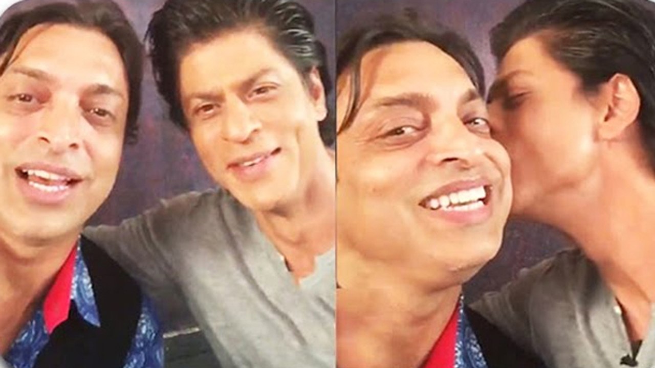 Shahrukh Khan KISSES Pakistan Cricketer Shoaib Akhtar