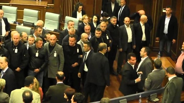 OPOZITA NE KOSOVE PARALAJMERON DEMONSTRATA PER RREZIMIN E QEVERISE LAJM