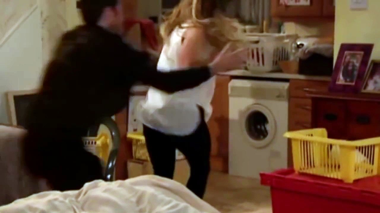 Coronation Street: Shocking moment Kylie kills Callum on Corrie live