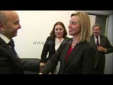 Kosova nënshkruan MSA, por BE nuk e trajton si shtet të pavarur - Top Channel Albania - News - Lajme