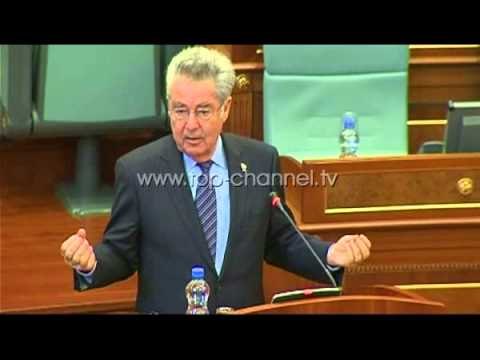 Fischer në Parlamentin e Kosovës, opozita shpalos parullat - Top Channel Albania - News - Lajme