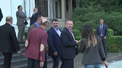 EDUARD NDOCAJ BETOHET SI ANETAR I KUVENDIT