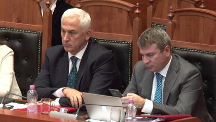 BERISHA: QEVERIA SHPENZIME LUKSI DHE KORRUPSION