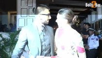 OMG! Deepika Padukone kisses Ranveer Singh In Public at Bollywood Movie Tamasha success party - Deepika kiss Ranveer