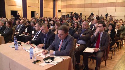 PLANI PER ULJEN E STOKUT TE KREDIVE ME PROBLEME. RAMA: BIZNESI T'U PERSHTATET KERKESAVE