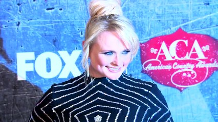 Miranda Lambert le pide a sus fanes que 'no escojan un lado' luego de su divorcio con Blake Shelton